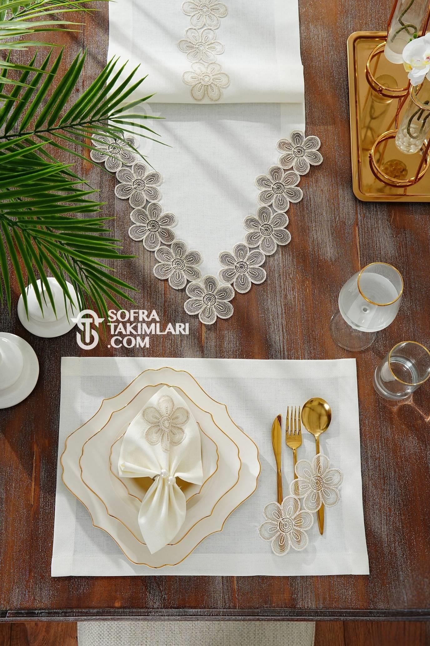 Fonya Model Peçeteli Amerikan Servis Seti - Gold Dantel - Kırık Beyaz Kumaş