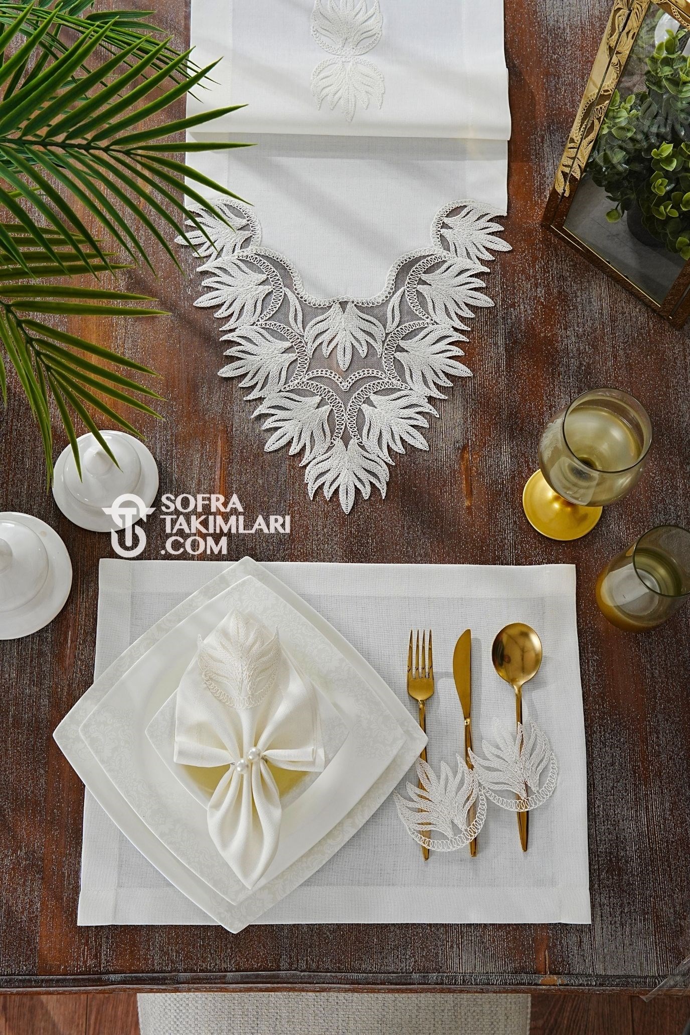 Hanzade Model Peçeteli Amerikan Servis Seti - Kırık Beyaz Dantel - Kırık Beyaz Kumaş