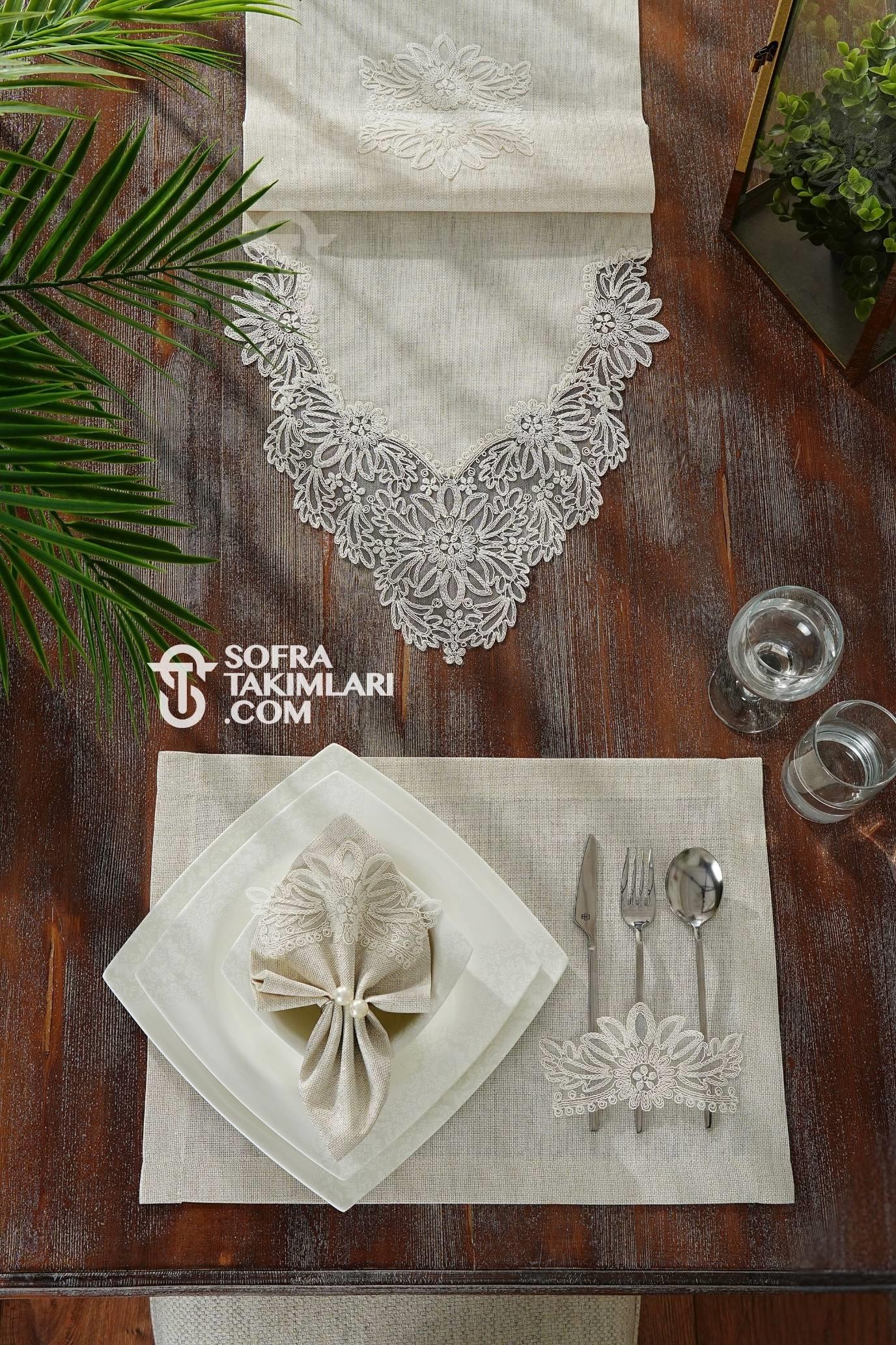 Mona Model Peçeteli Amerikan Servis Seti - Kırık Beyaz Dantel - lşıtılı Taş Rengi Kumaş