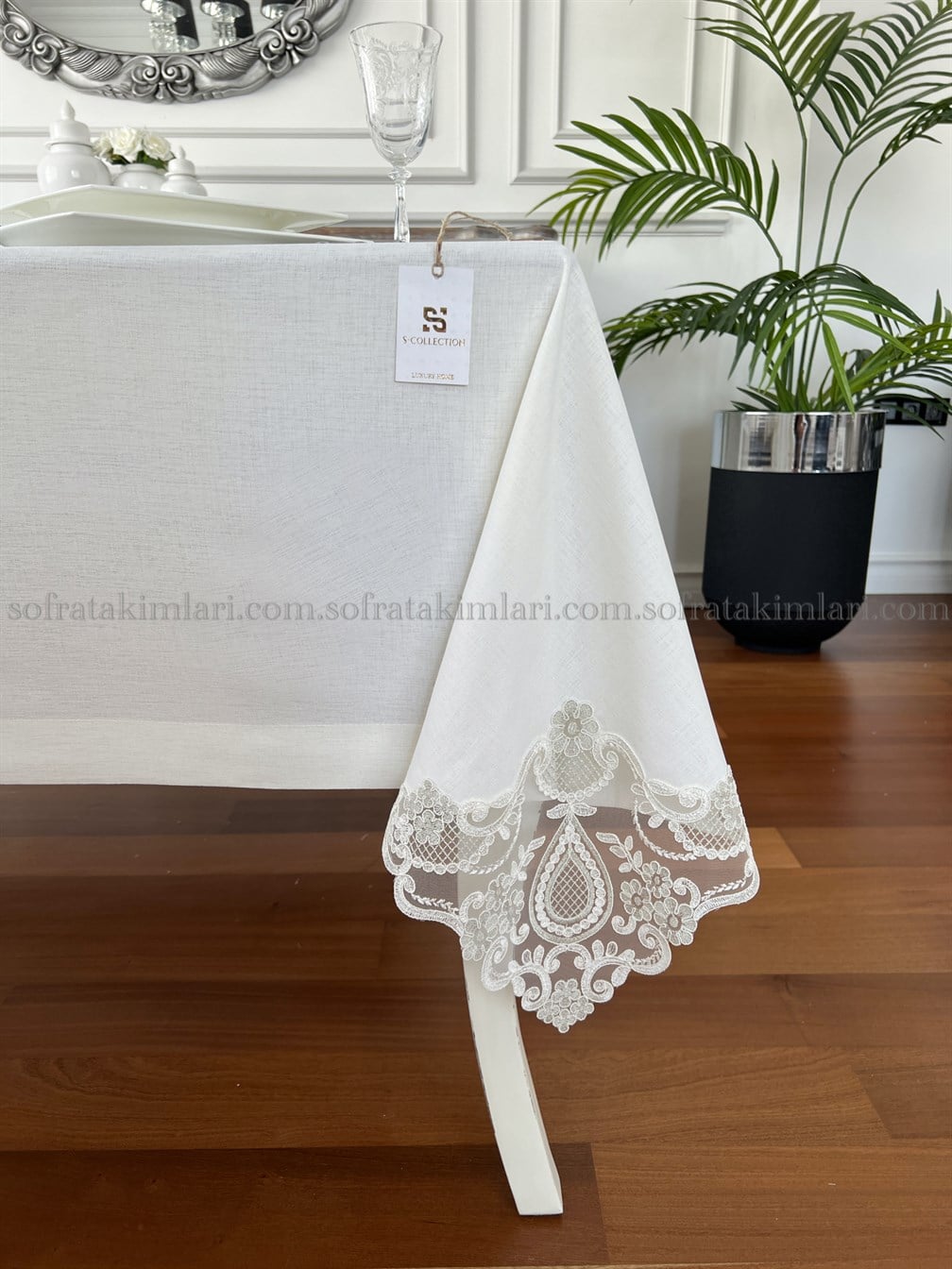 Safir Model Eko Masa Örtüsü Gümüş Dantelli