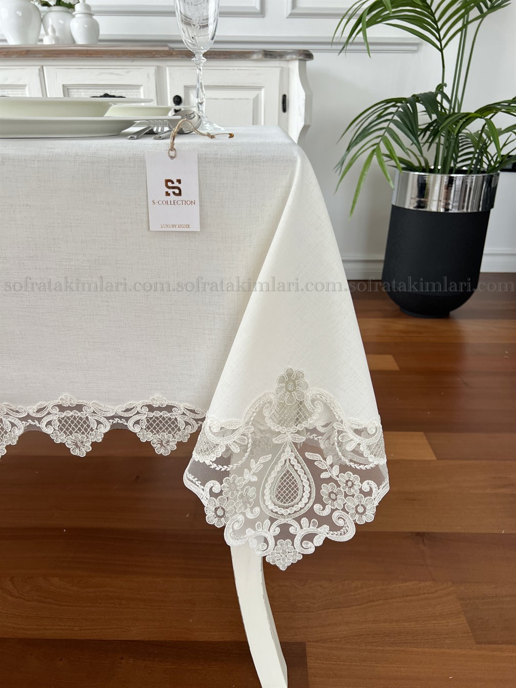 Safir Model Lüx Masa Örtüsü Gümüş Dantelli