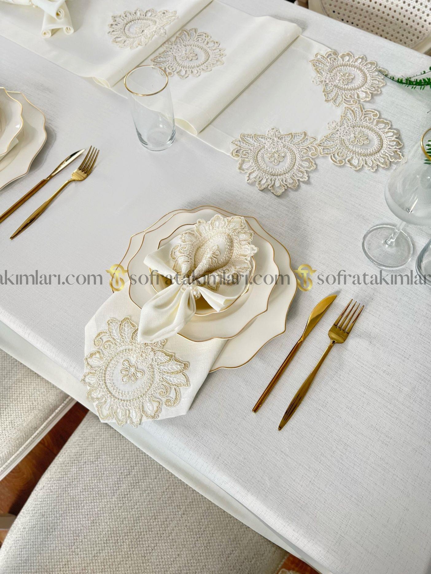 Şahmeran Model Eko Sofra Takımı 26 Parça Set - Gold Dantelli - Kırık Beyaz Kumaş