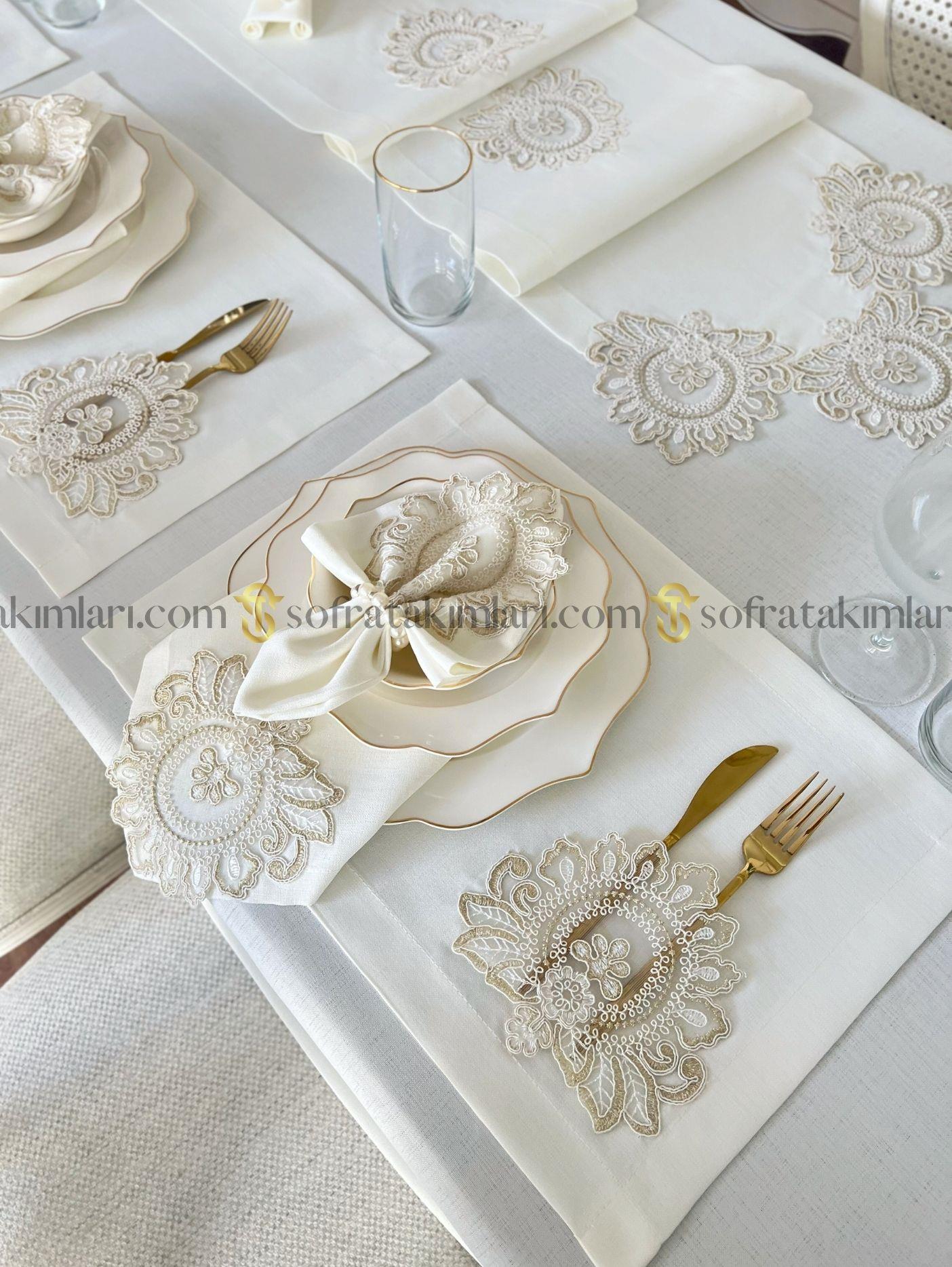 Şahmeran Model Eko Sofra Takımı 38 Parça Amerikan Servisli Set - Gold Dantelli - Kırık Beyaz Kumaş