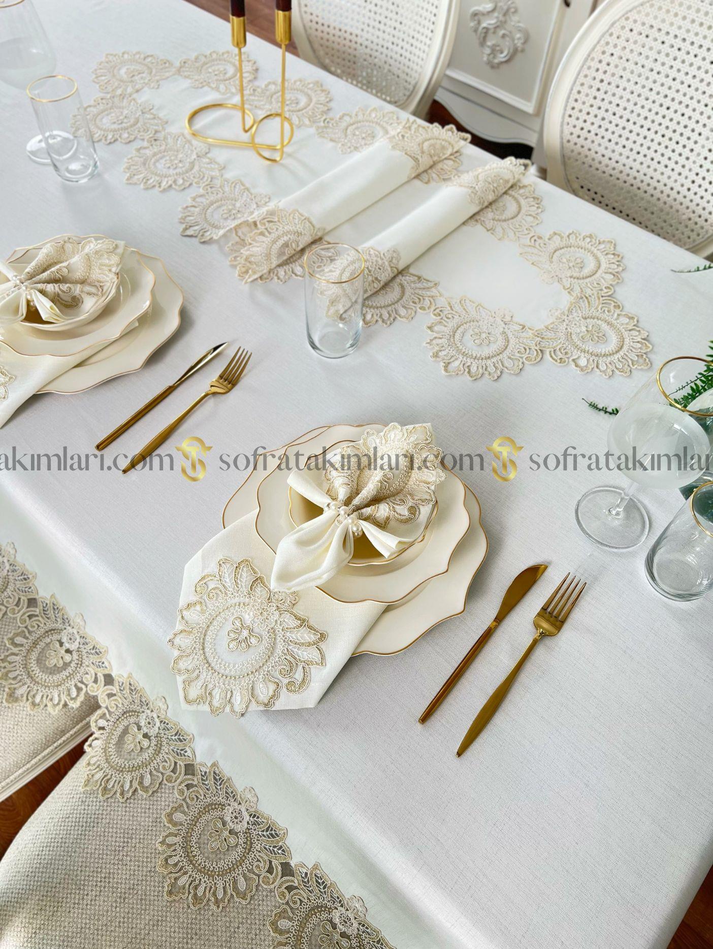 Şahmeran Model Lüx Sofra Takımı 26 Parça Set - Gold Dantelli - Kırık Beyaz Kumaş