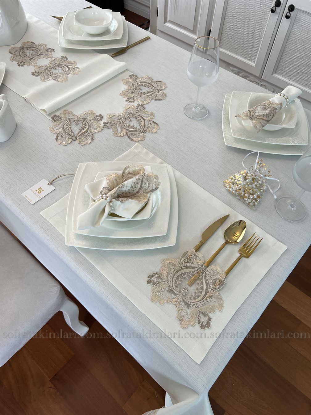 Şebboy Eko Model 38 Parça Amerikan Servisli Set Kahverengi Dantelli