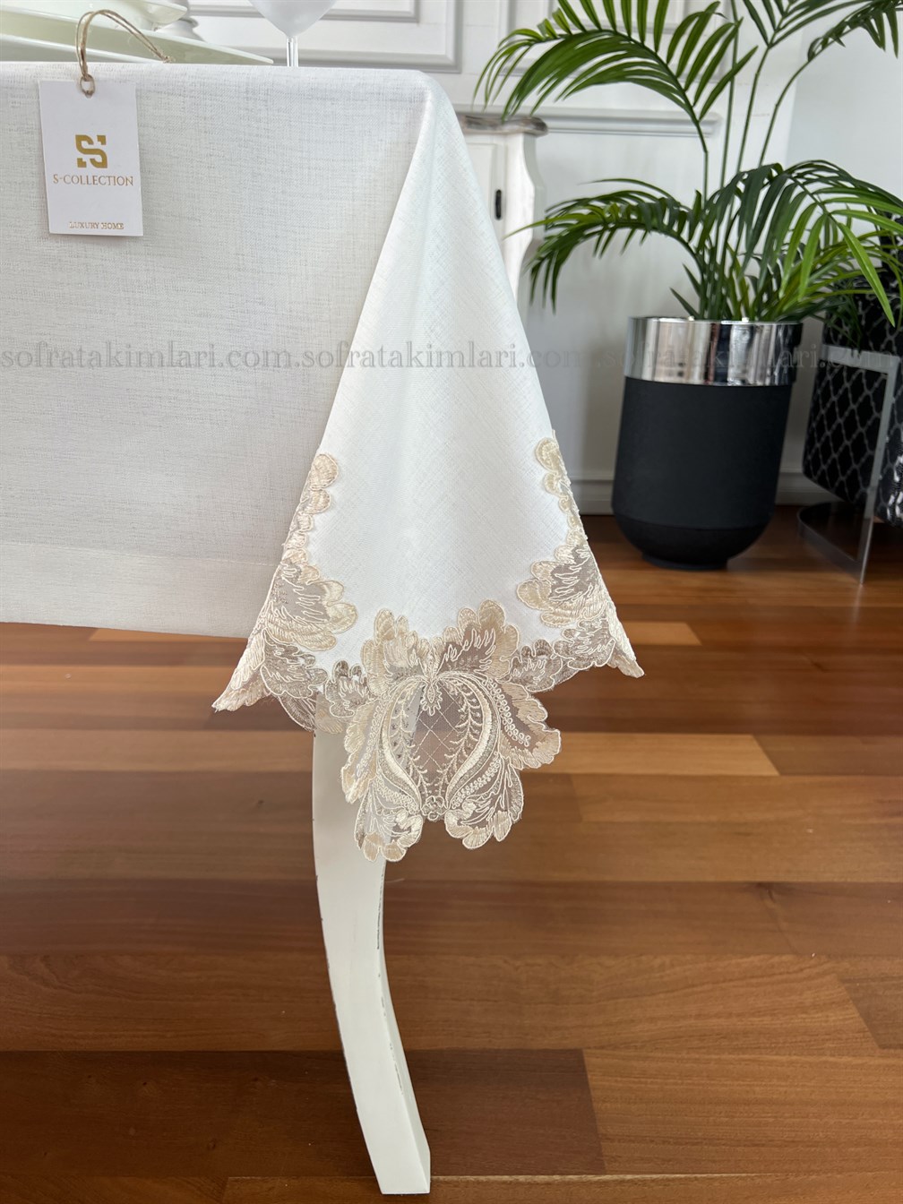 Şebboy Model Eko Masa Örtüsü Kahve Dantelli