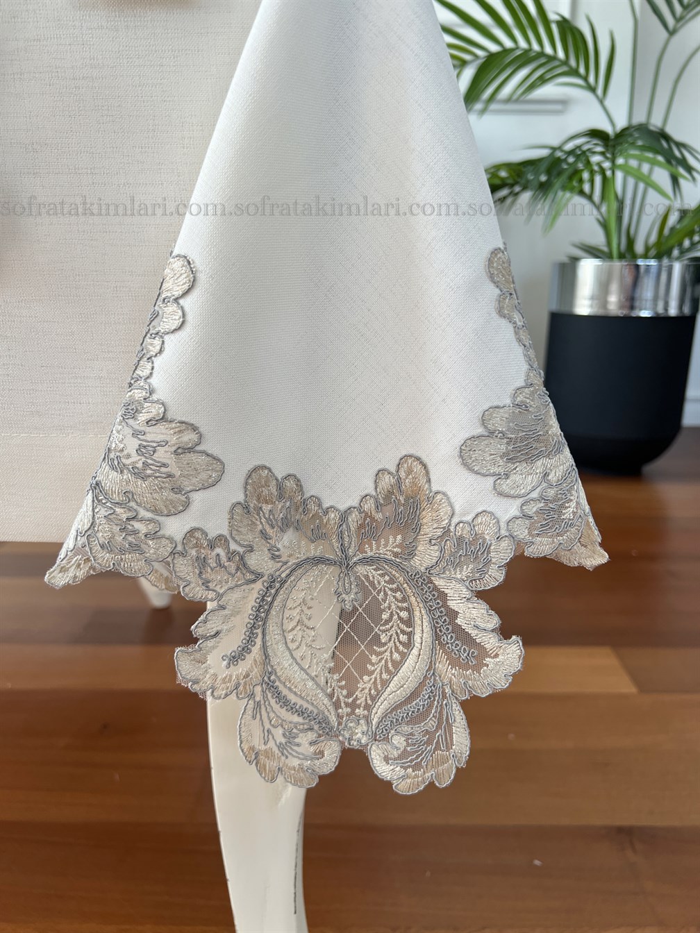 Sweety Model Eko Masa Örtüsü Gümüş Dantelli