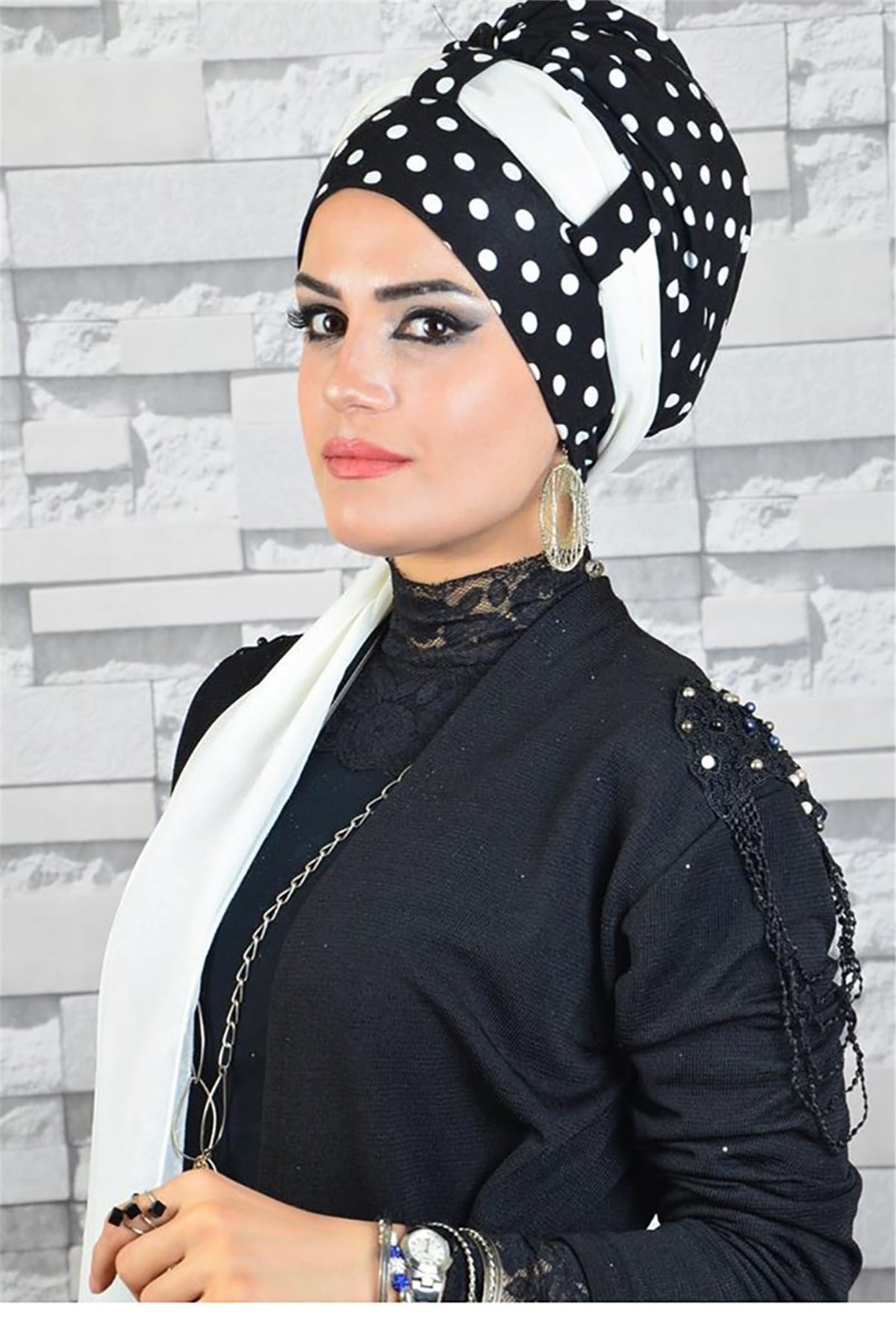 Beyaz Siyah Puanlı Pratik Fularlı Bone tb2014