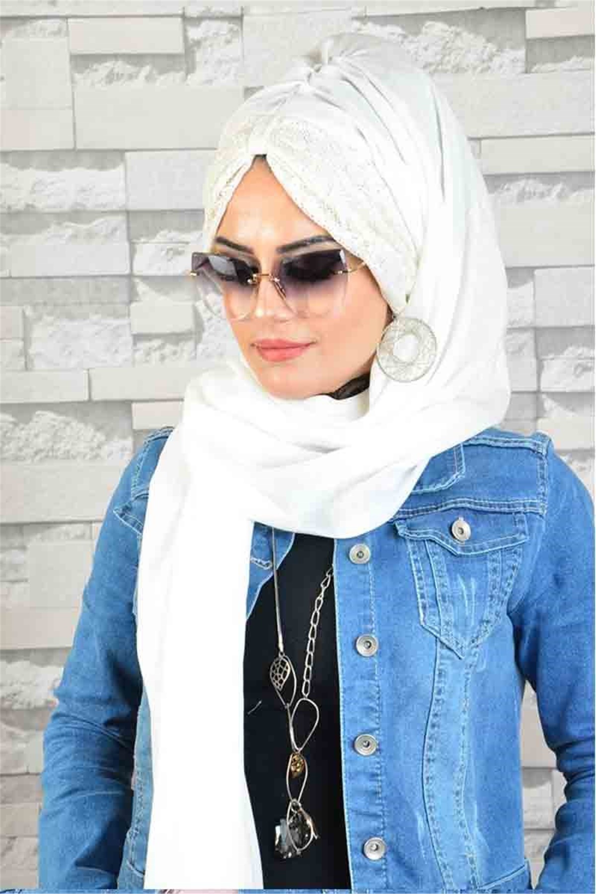 Biritli Kırık Beyaz Bandana Hazır Şal bnd176