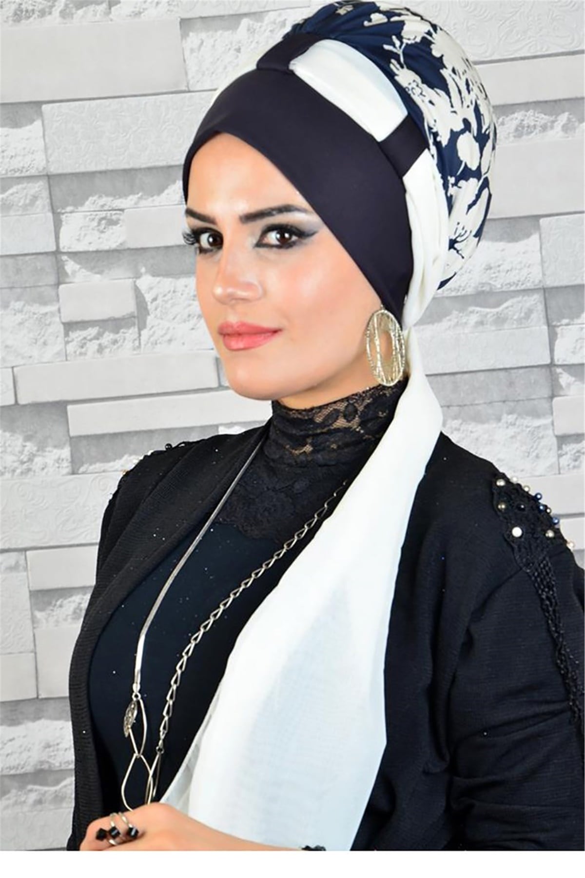 Çiçek Desenli Lacivert Kırık Beyaz Fularlı Bone tb2031