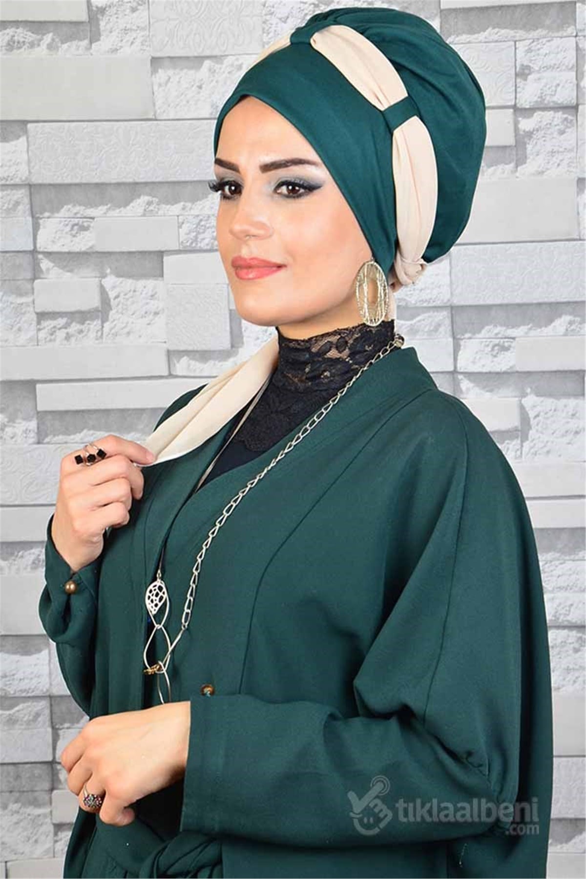 Ekru Zümrüt Fularlı Pratik Bone tb2016