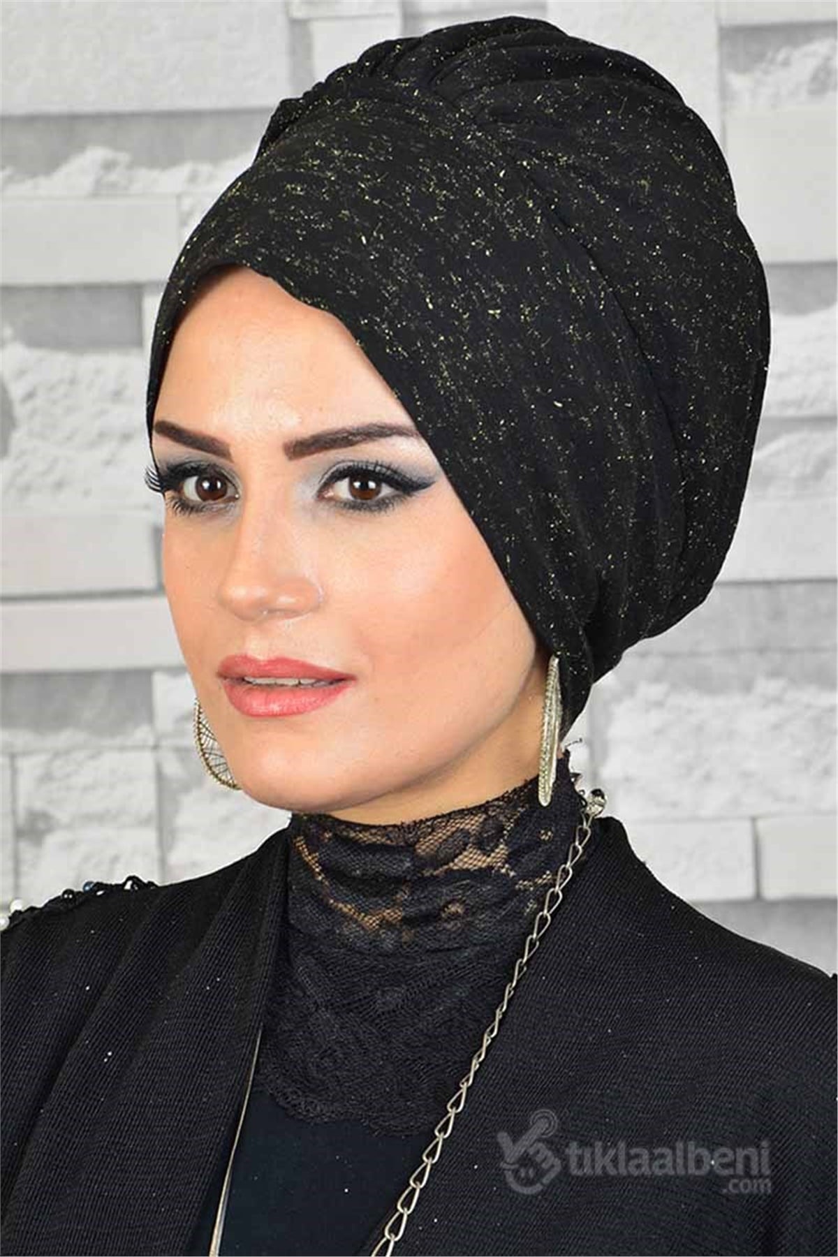 Hazır Fularlı Gold Simli Siyah Eşarp Pratik Bone tb2014