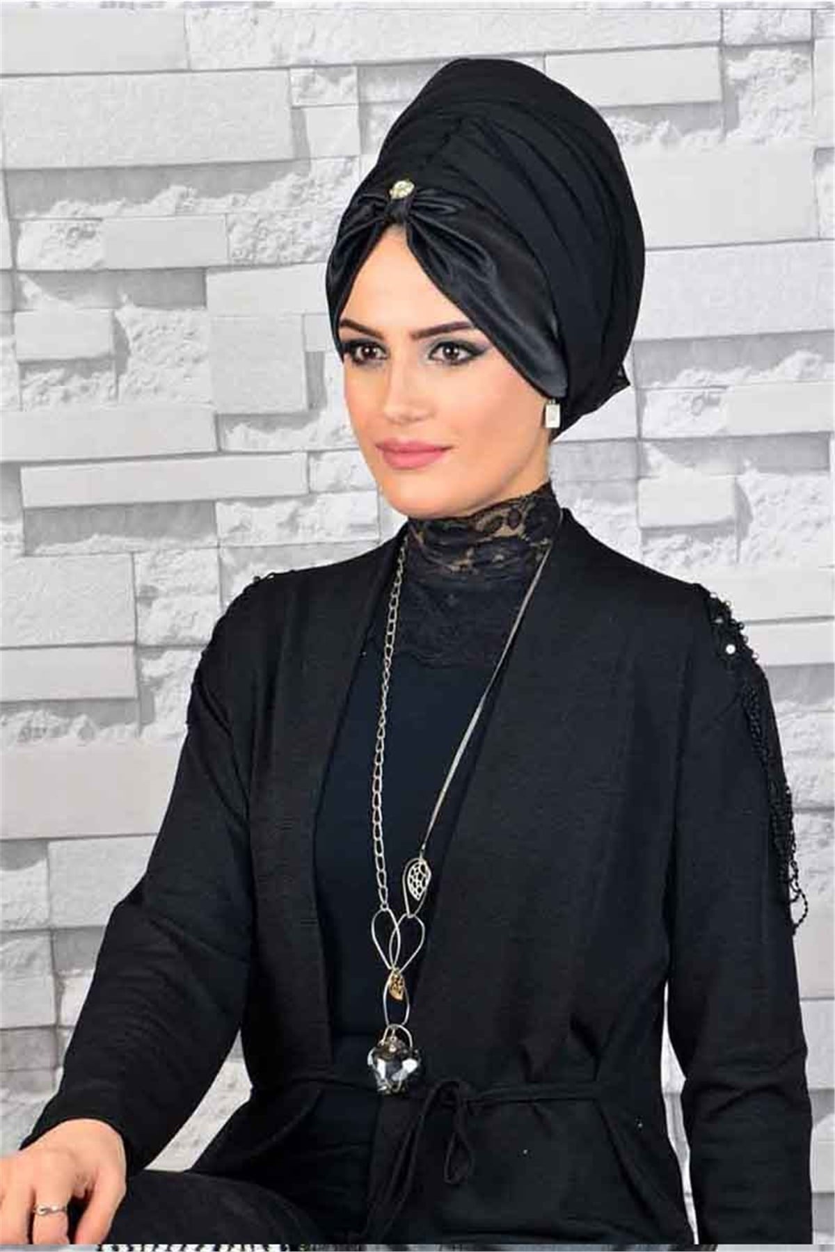 Sawaroski Siyah Pratik Şal BND6062