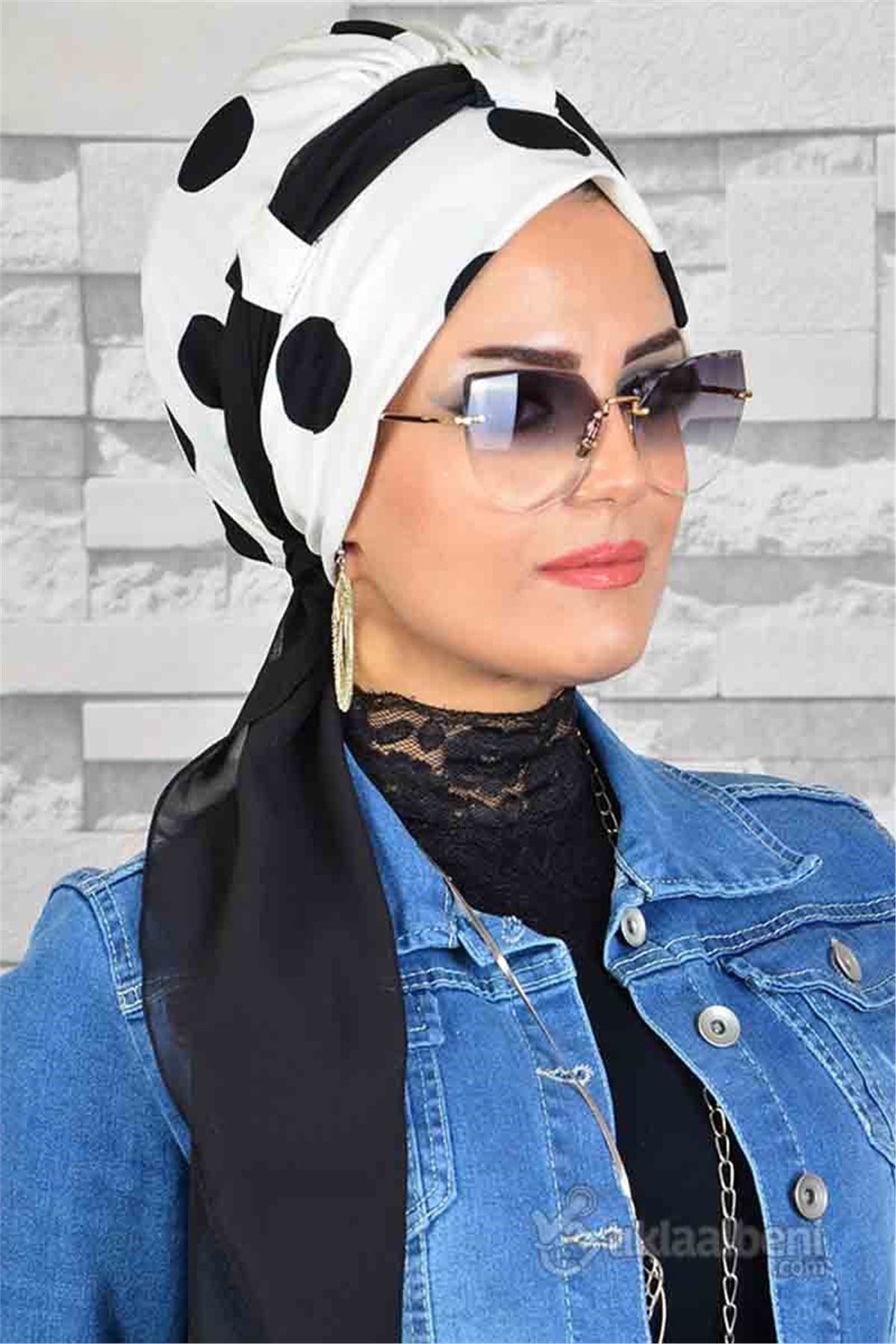 Siyah Puanlı Beyaz Hazır Fularlı Eşarp tb2019