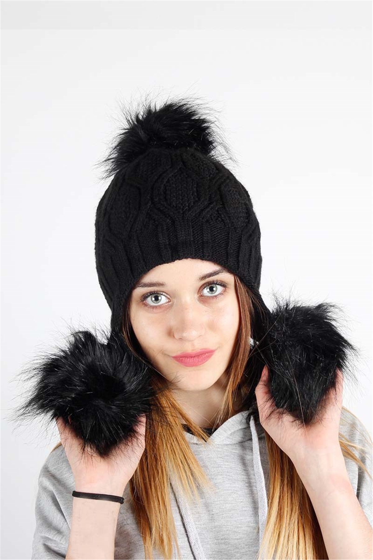 Üç Ponponlu Violet Bayan Bere FNM-2394 - Siyah