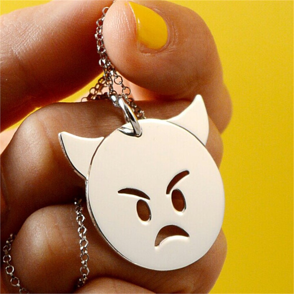 GÜMÜŞ ÖZEL TASARIM TEHDİTÇİ ŞEYTAN EMOJİ KOLYE