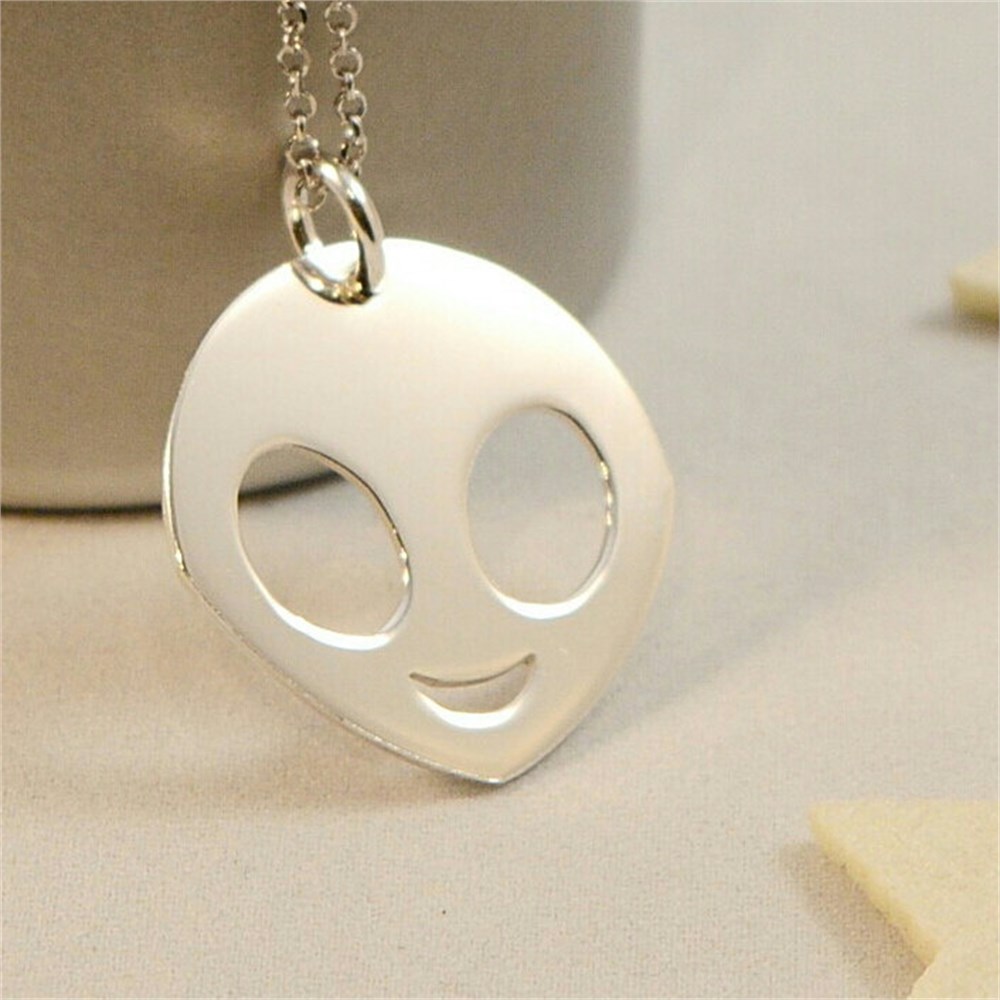 GÜMÜŞ ÖZEL TASARIM UZAYLI EMOJİ KOLYE