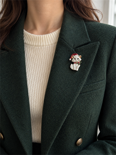 Retrobird Romy Ekru Yılbaşı Kedisi Figürlü Vintage Broş