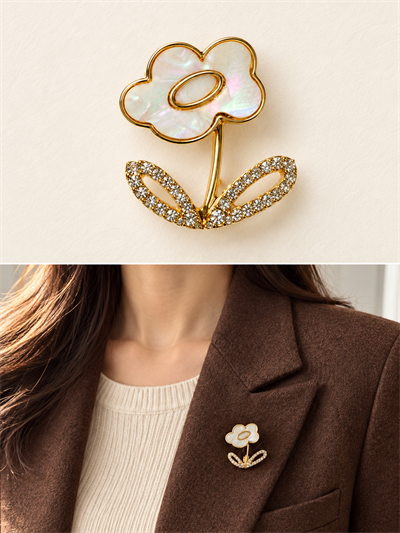 Retrobird Romy Altın Renkli Çiçek Figürlü Vintage Broş