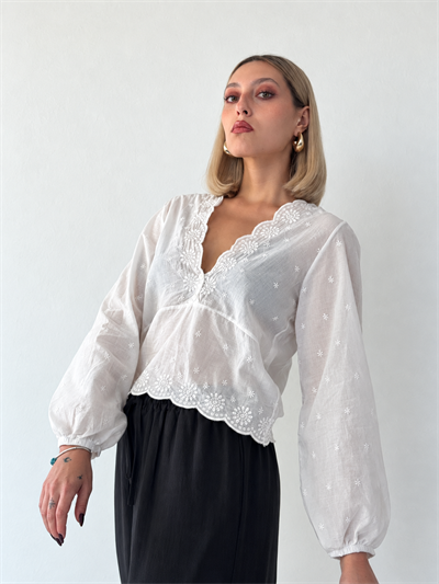 Retrobird Léonie Embroidered V-Neck Balloon Sleeve White Shirt