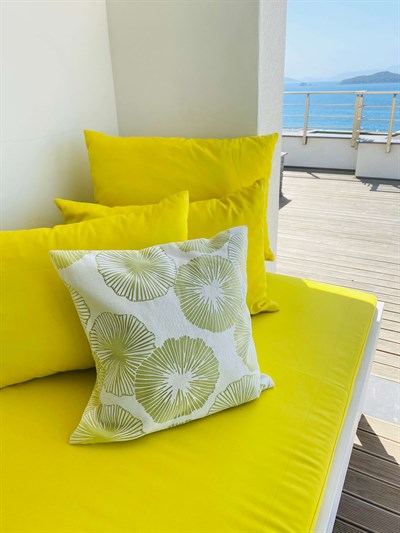 Retrobird Decorative Cotton Hidden Zippered 50x50 Yellow Water Lily Pillowcase