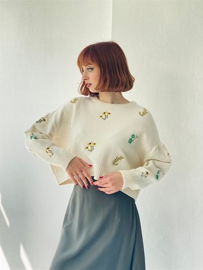 Retrobird Beige Colored Hattus Yarn Standard Pattern Womens Knitwear Sunflower Embroidered Crop Sweater