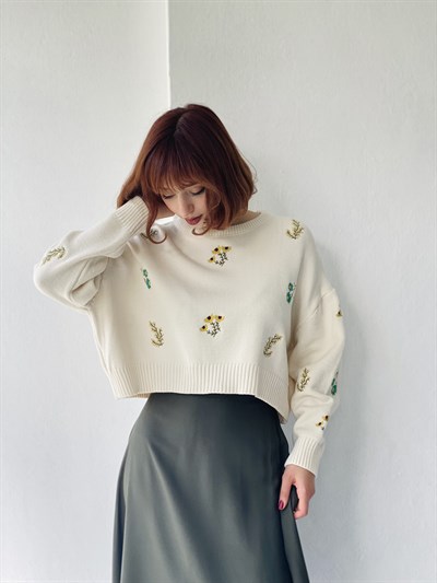 Retrobird Beige Colored Hattus Yarn Standard Pattern Womens Knitwear Sunflower Embroidered Crop Sweater