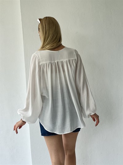 Retrobird Linda Relaxed Cut White Long Sleeve Shirt