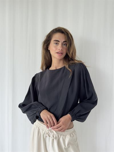 Retrobird Alisa Cap Retro Black Shirt