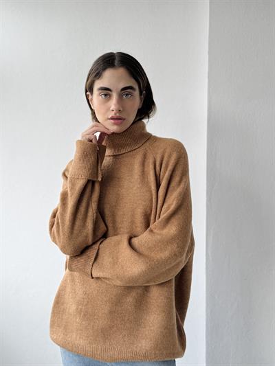 Retrobird Turtleneck Camel Long Knit Sweater