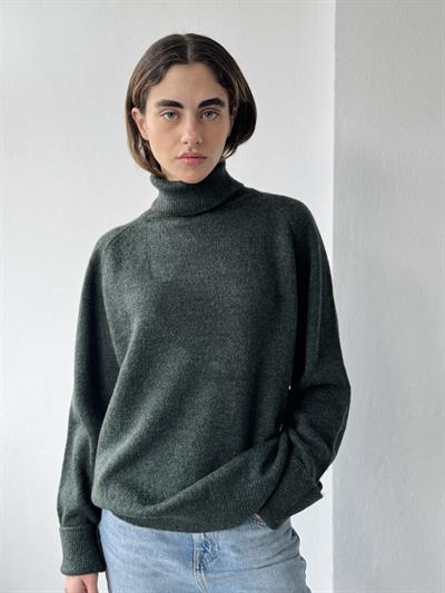 Retrobird Dark Green Turtleneck Long Knit Sweater