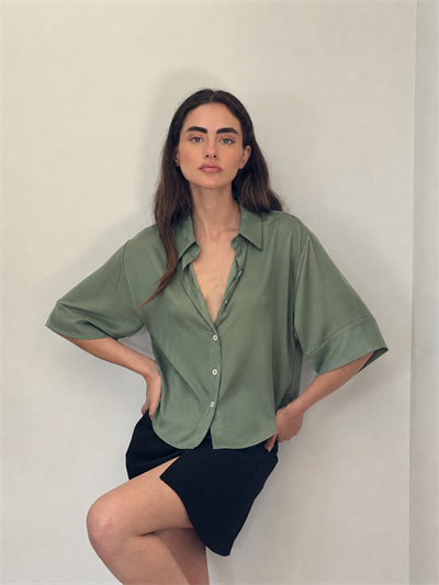 Retrobird Haki Renkli Saten Görünümlü Retro Model Bol Kısa Kol Kadın Gömlek
