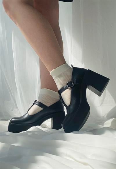 Retrobird Thin Denier Style Cream Colored Thin Ankle Socks