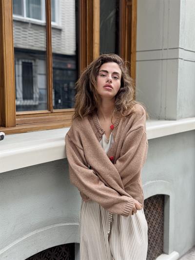 Retrobird Kalp Düğmeli Camel Simli Hırka