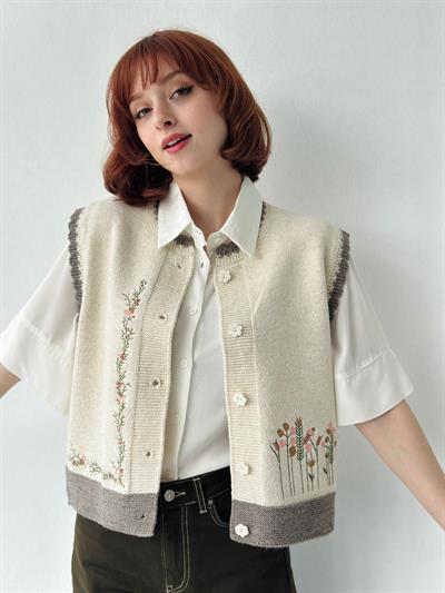 Retrobird Tasarım Çiçek Düğmeli Nakışlı Krem Yelek