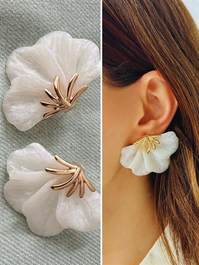 Retrobird Design Ecru Flower Earrings