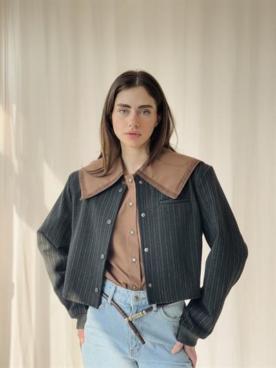 Retrobird Design Lace Baby Collar Brown Shirt