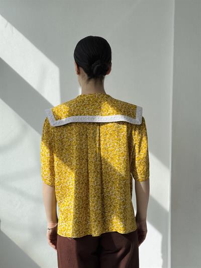 Retrobird Design Lace Baby Collar Yellow Shirt