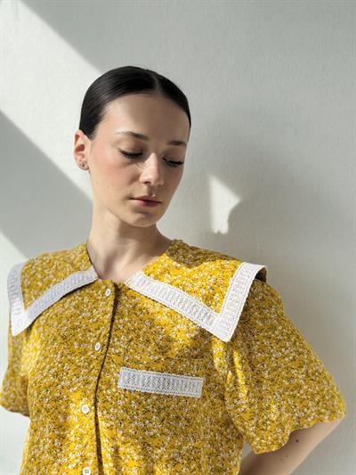 Retrobird Design Lace Baby Collar Yellow Shirt