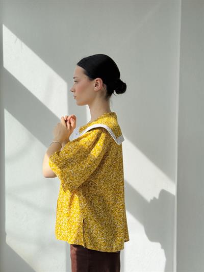 Retrobird Design Lace Baby Collar Yellow Shirt