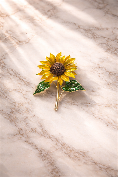 Retrobird Design Golden Sun Gold Colored Vintage Brooch Lapel Pin