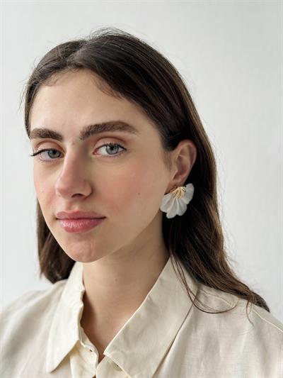 Retrobird Design Ecru Flower Earrings