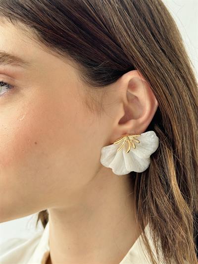 Retrobird Design Ecru Flower Earrings