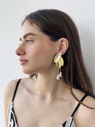 Retrobird Design Pearl Colored Earrings