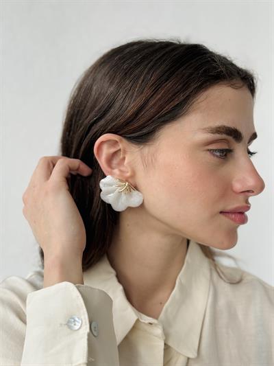 Retrobird Design Ecru Flower Earrings