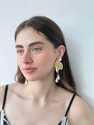 Retrobird Design Pearl Colored Earrings