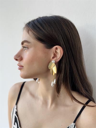 Retrobird Design Pearl Colored Earrings