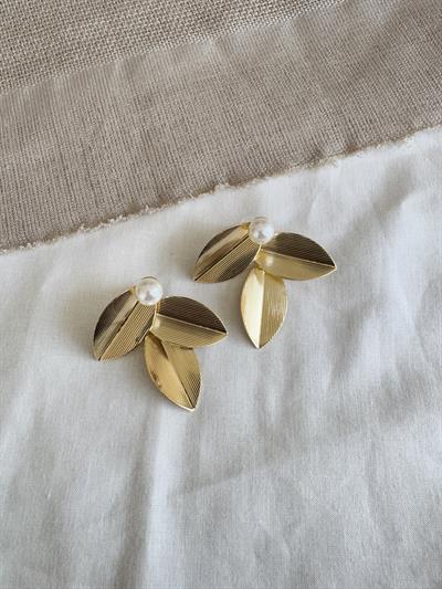 Retrobird Design White Color Earrings