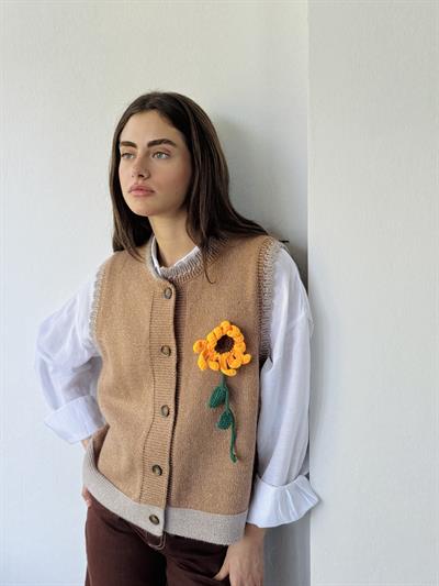 Retrobird Tasarım Nakışlı Ayçiçeği Kabartmalı Vizon Simli Yelek