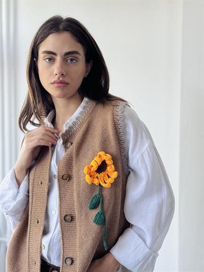 Retrobird Tasarım Nakışlı Ayçiçeği Kabartmalı Vizon Simli Yelek